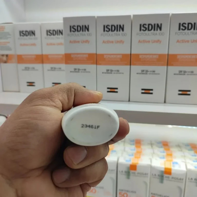 خرید آنلاین ضد آفتاب بی رنگ ایزیدین فتو اولترا ضد لک اورجینال