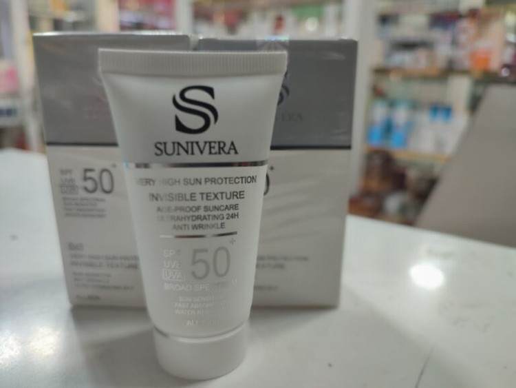 خرید ضد آفتاب بی رنگ سانیورا spf50 اصلی