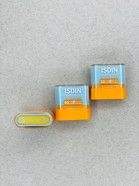 خرید ضدآفتاب استیکی ایزدین SPF 50 با محافظت بسیار بالا